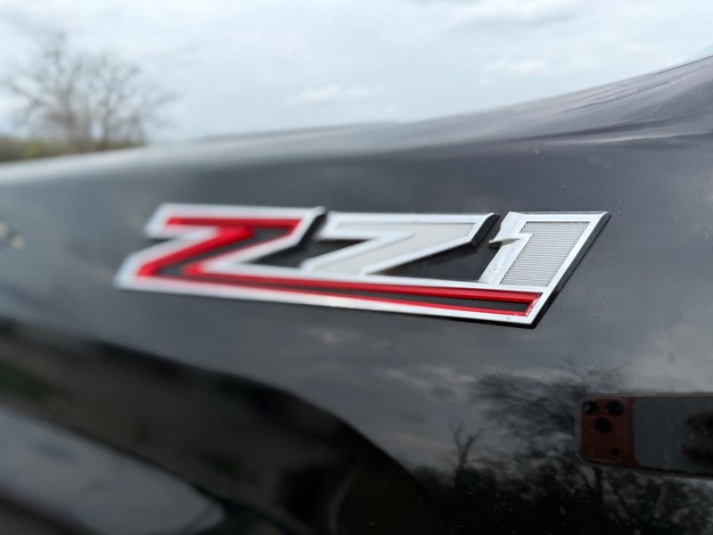 Chevrolet Silverado 2500HD Vehicle Full-screen Gallery Image 23