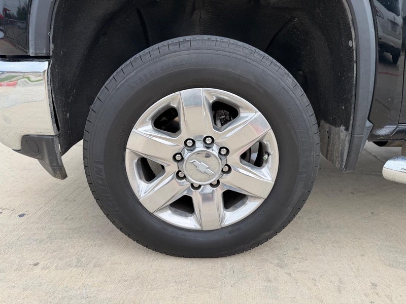 Chevrolet Silverado 2500HD Vehicle Full-screen Gallery Image 24