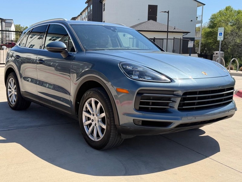 Porsche Cayenne Vehicle Full-screen Gallery Image 08