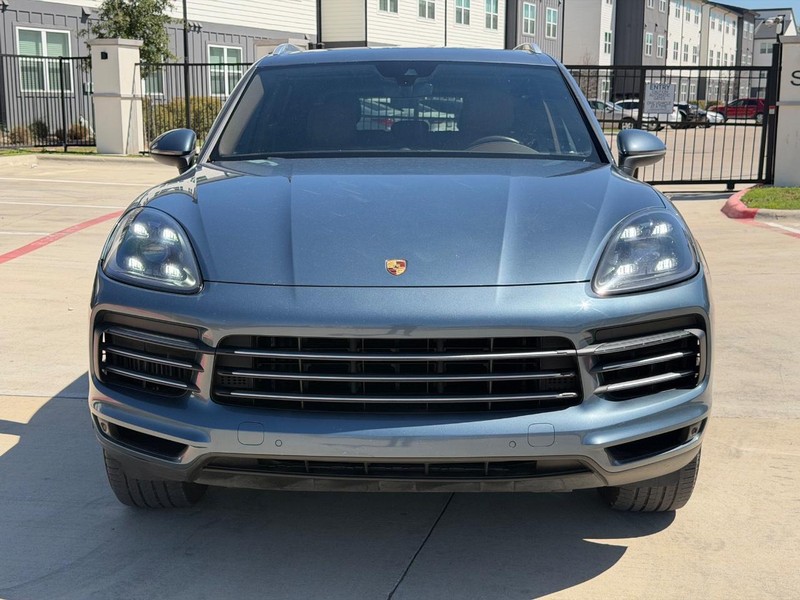 Porsche Cayenne Vehicle Full-screen Gallery Image 09