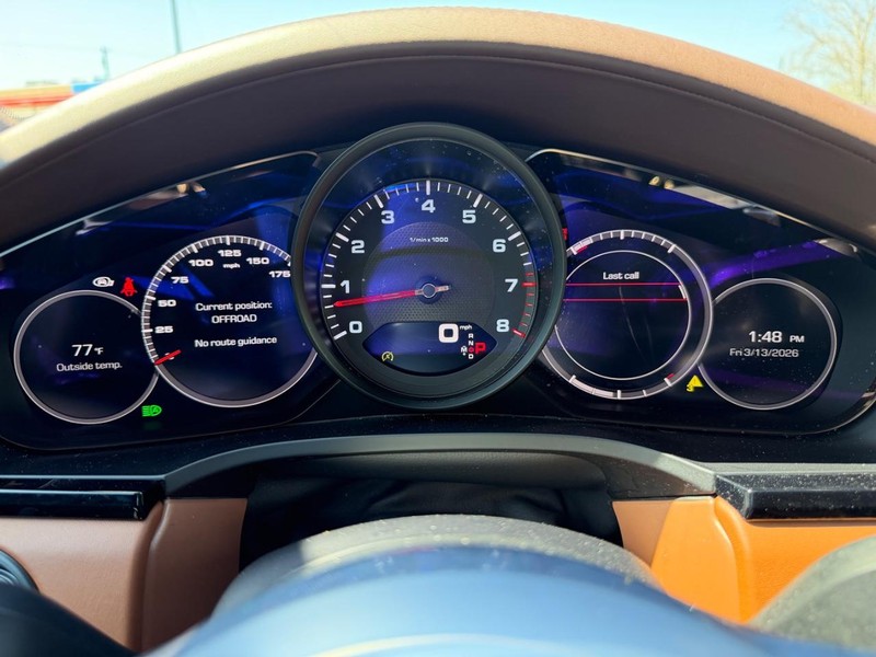 Porsche Cayenne Vehicle Full-screen Gallery Image 13