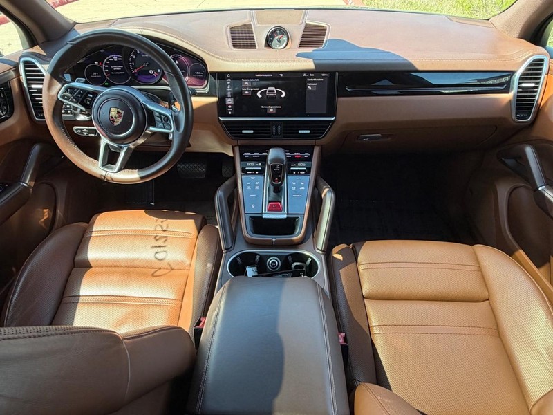 Porsche Cayenne Vehicle Full-screen Gallery Image 19