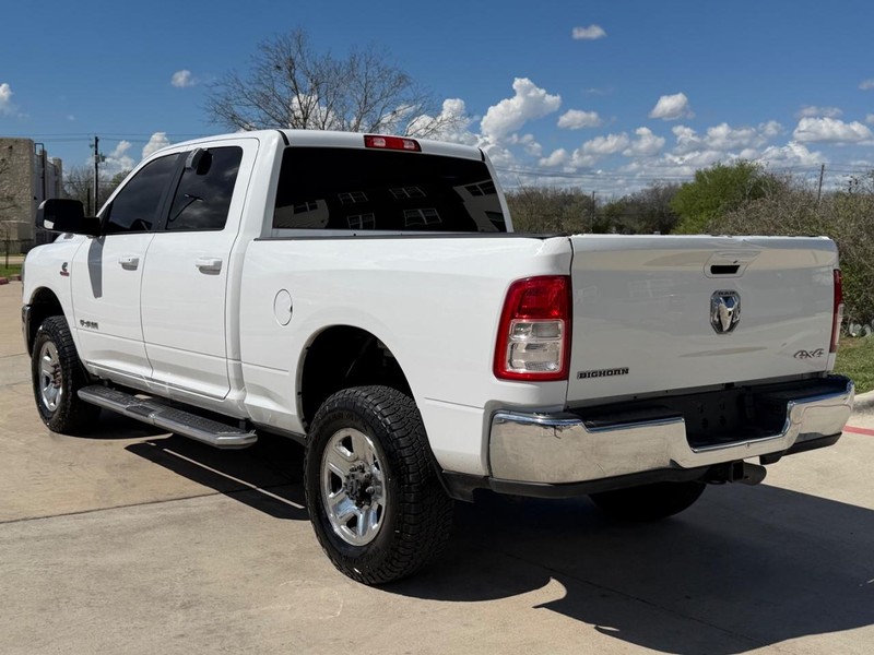 Ram 2500 Crew Vehicle Full-screen Gallery Image 04
