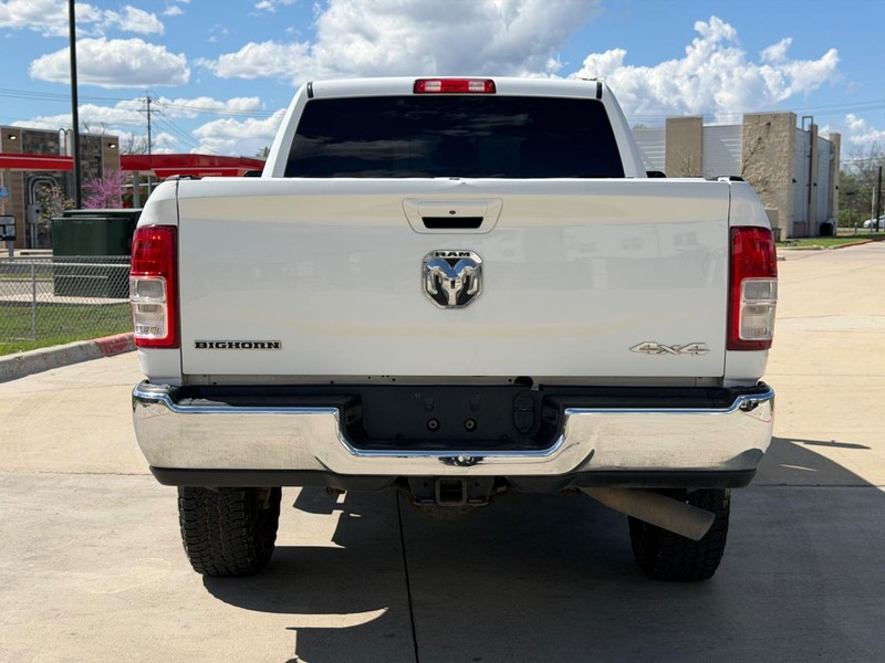 Ram 2500 Crew Vehicle Full-screen Gallery Image 05