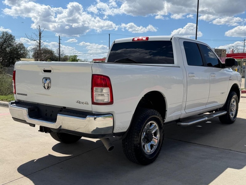 Ram 2500 Crew Vehicle Full-screen Gallery Image 06