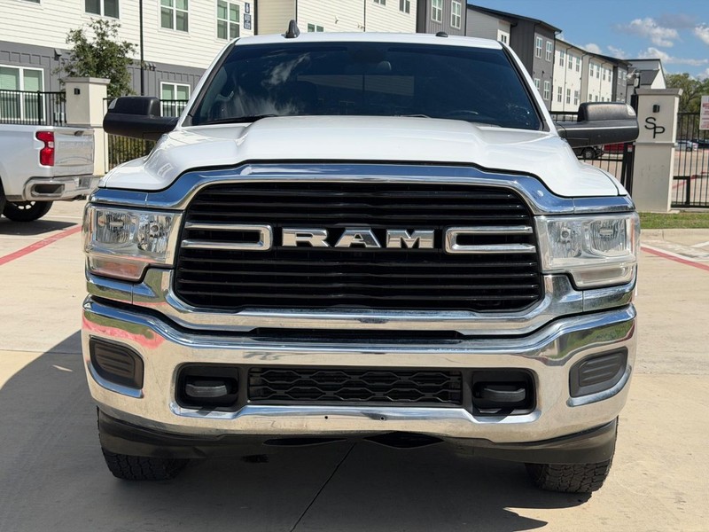 Ram 2500 Crew Vehicle Full-screen Gallery Image 09