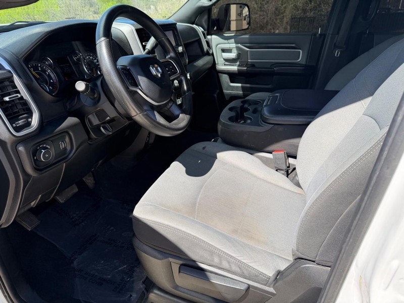 Ram 2500 Crew Vehicle Full-screen Gallery Image 11