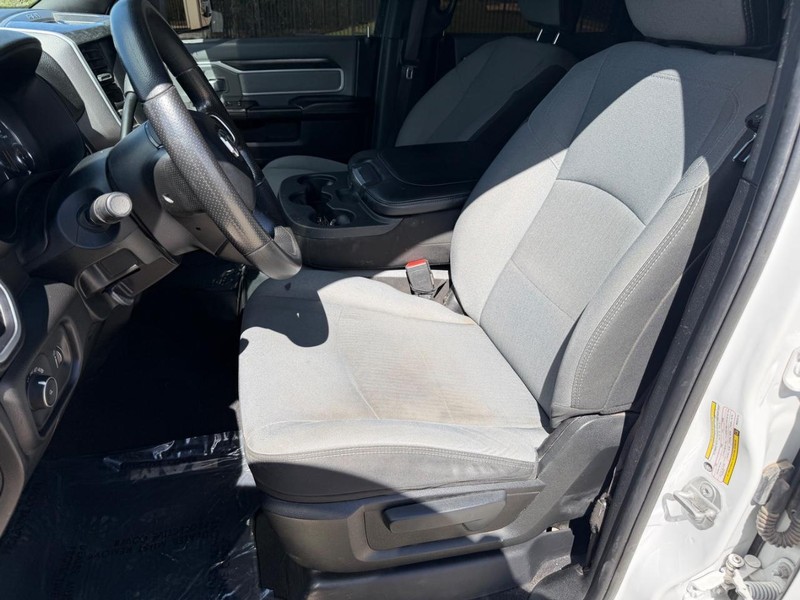 Ram 2500 Crew Vehicle Full-screen Gallery Image 12