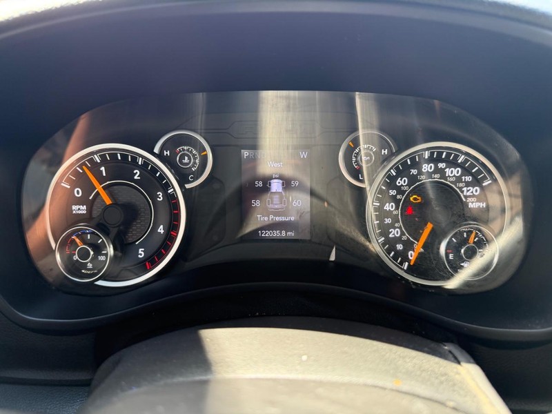 Ram 2500 Crew Vehicle Full-screen Gallery Image 13