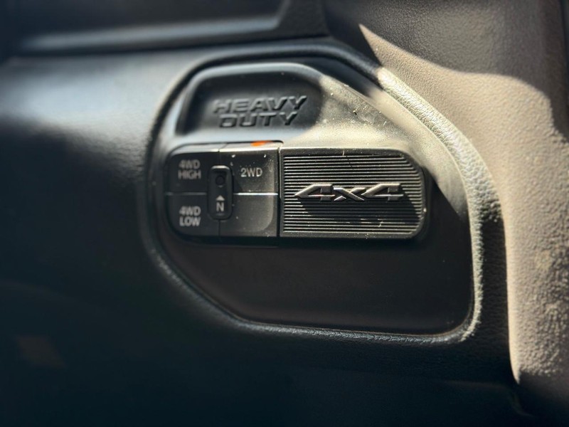 Ram 2500 Crew Vehicle Full-screen Gallery Image 15