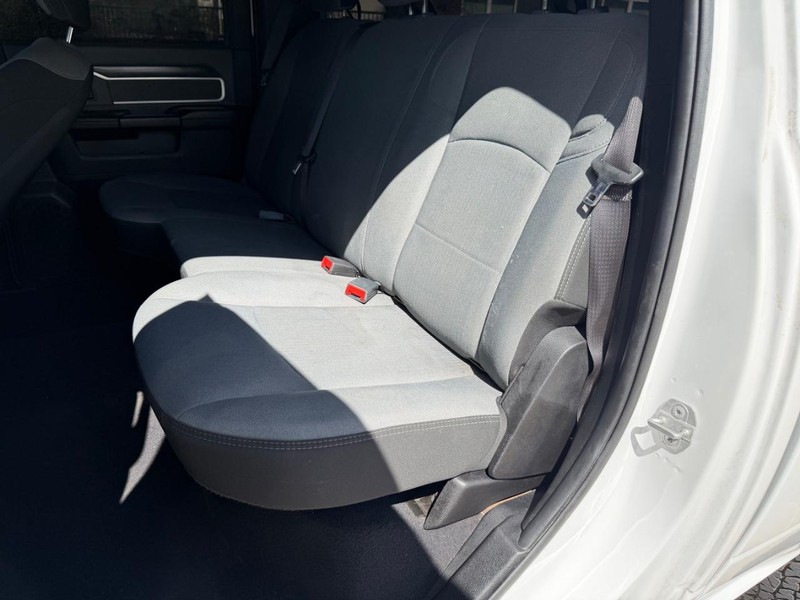 Ram 2500 Crew Vehicle Full-screen Gallery Image 19