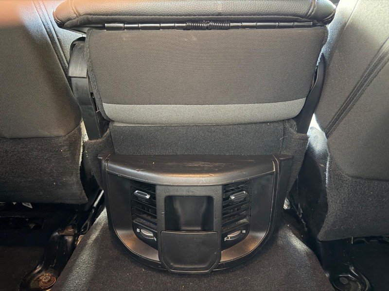 Ram 2500 Crew Vehicle Full-screen Gallery Image 20