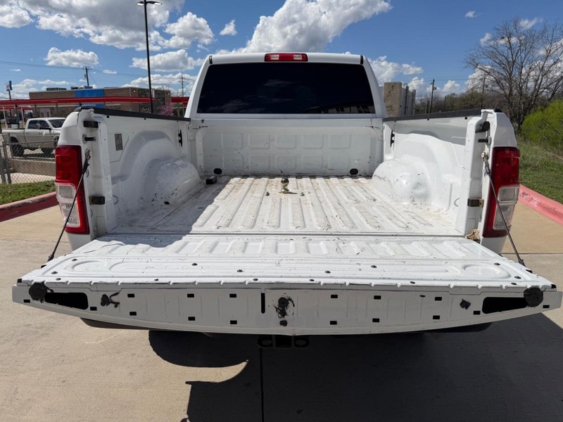 Ram 2500 Crew Vehicle Full-screen Gallery Image 22