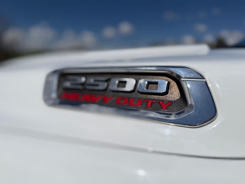 Ram 2500 Crew Vehicle Full-screen Gallery Image 24