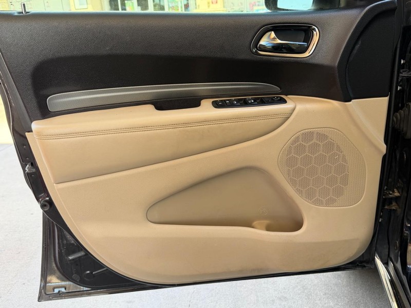 Dodge Durango Vehicle Full-screen Gallery Image 09