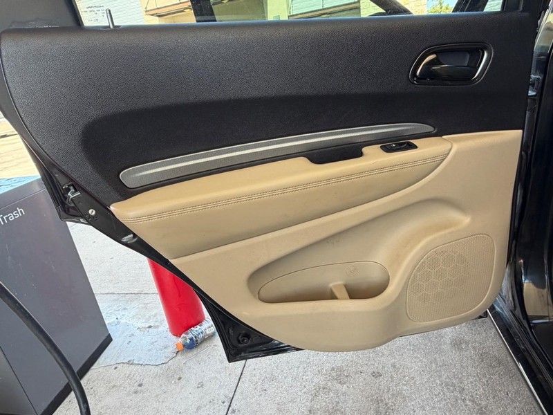 Dodge Durango Vehicle Full-screen Gallery Image 12