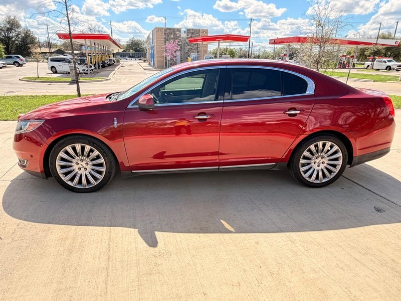 Lincoln MKS Vehicle Full-screen Gallery Image 02