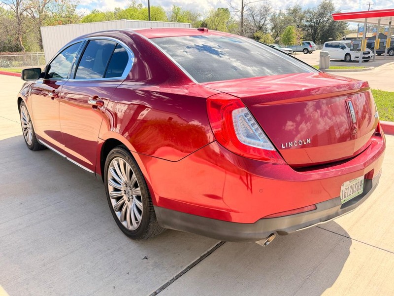 Lincoln MKS Vehicle Full-screen Gallery Image 03