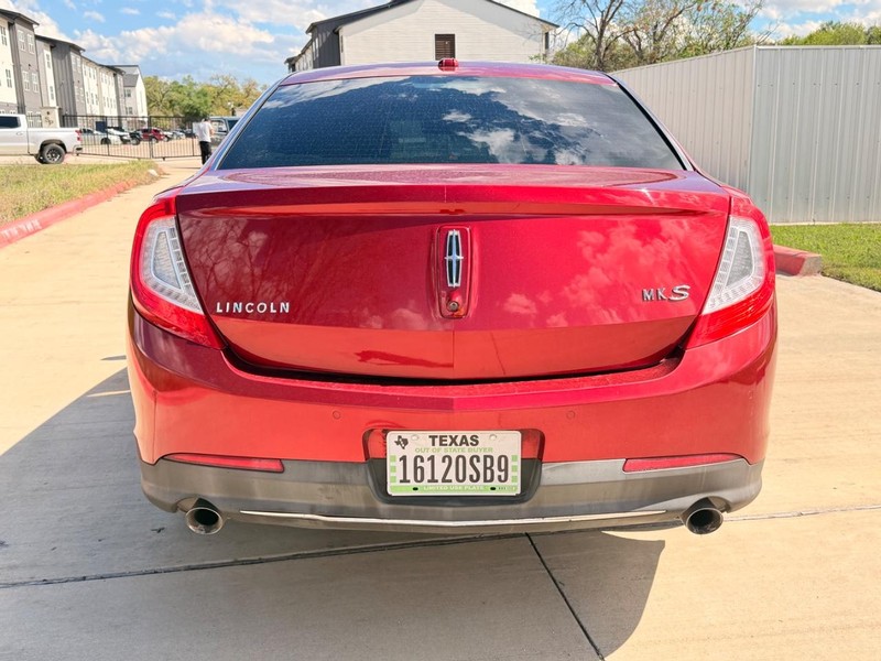 Lincoln MKS Vehicle Full-screen Gallery Image 04