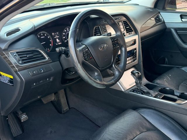 Hyundai Sonata Vehicle Full-screen Gallery Image 10