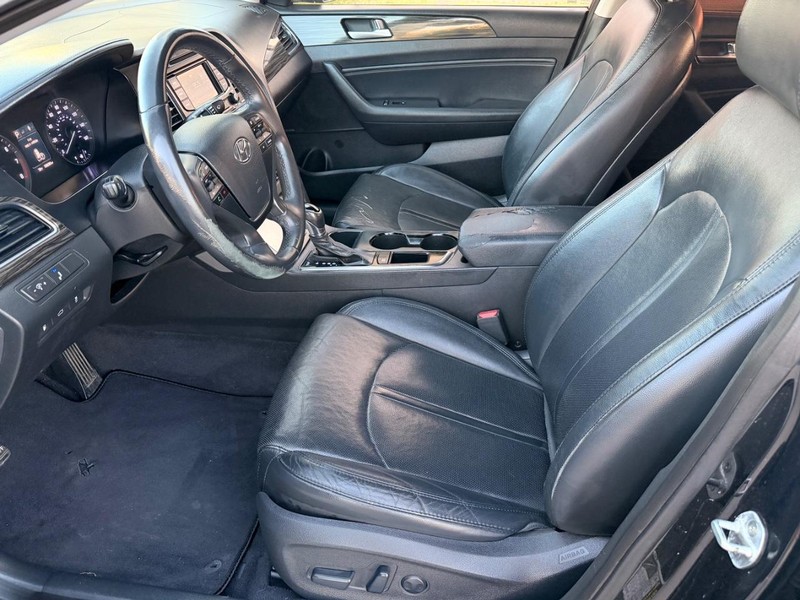 Hyundai Sonata Vehicle Full-screen Gallery Image 11