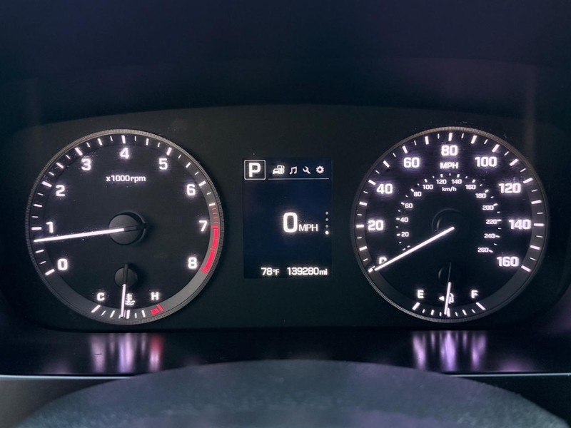 Hyundai Sonata Vehicle Full-screen Gallery Image 15