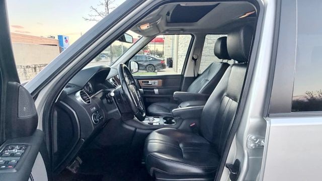 Land Rover LR4 Vehicle Full-screen Gallery Image 05