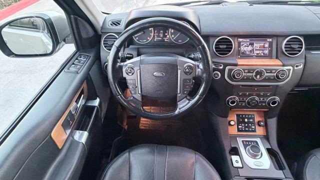 Land Rover LR4 Vehicle Full-screen Gallery Image 06