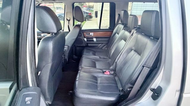 Land Rover LR4 Vehicle Full-screen Gallery Image 08