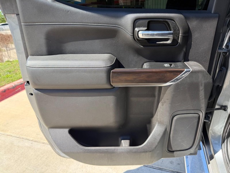 GMC Sierra 1500 Vehicle Full-screen Gallery Image 16