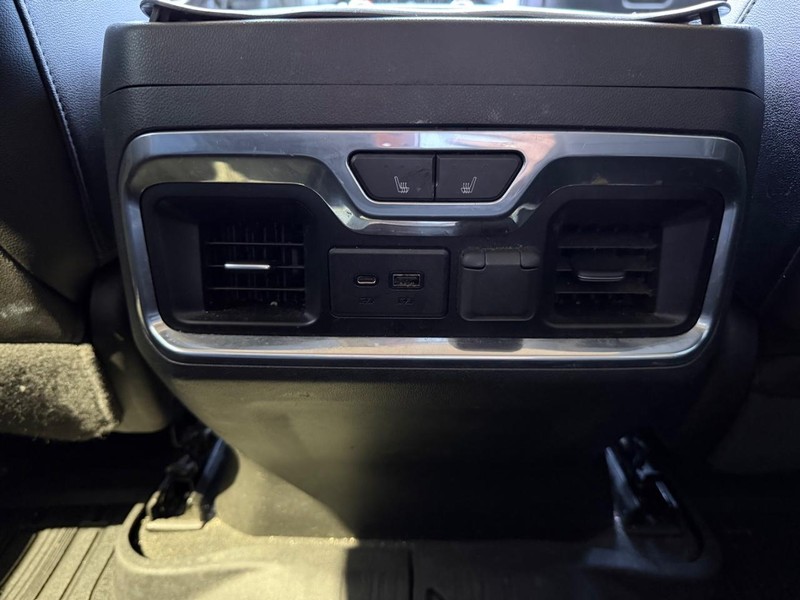 GMC Sierra 1500 Vehicle Full-screen Gallery Image 19