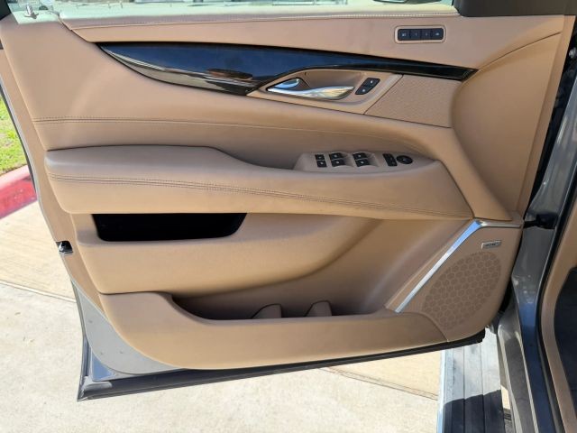 Cadillac Escalade Vehicle Full-screen Gallery Image 10