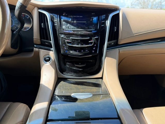 Cadillac Escalade Vehicle Full-screen Gallery Image 14