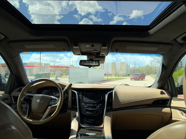 Cadillac Escalade Vehicle Full-screen Gallery Image 21