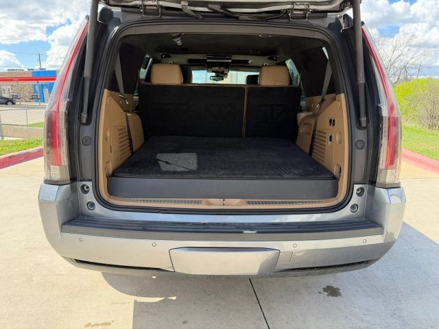 Cadillac Escalade Vehicle Full-screen Gallery Image 24