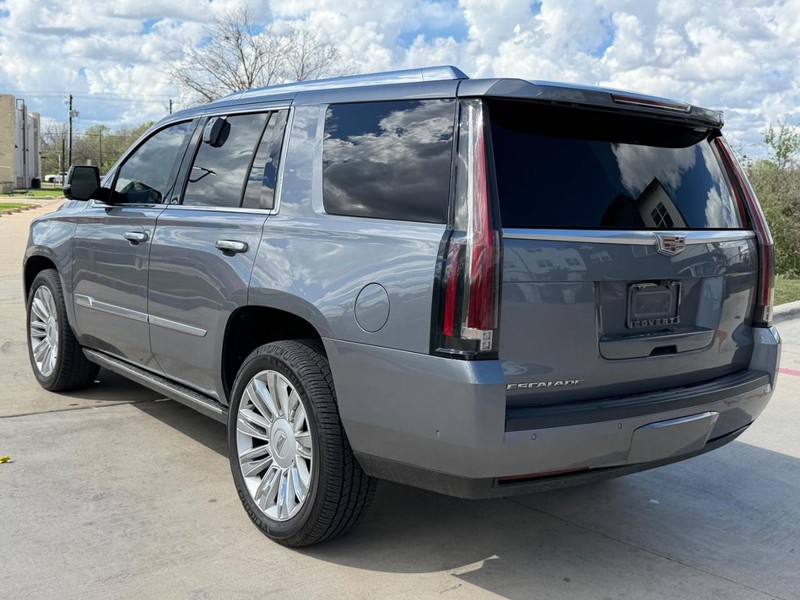 Cadillac Escalade Vehicle Full-screen Gallery Image 04