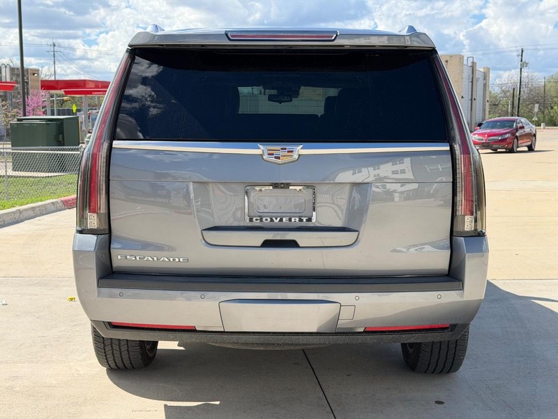 Cadillac Escalade Vehicle Full-screen Gallery Image 05