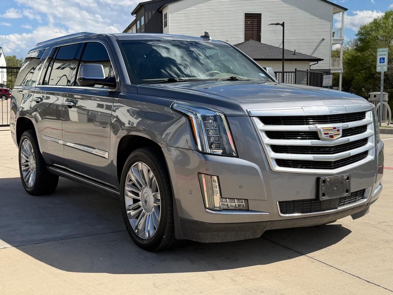 Cadillac Escalade Vehicle Full-screen Gallery Image 08
