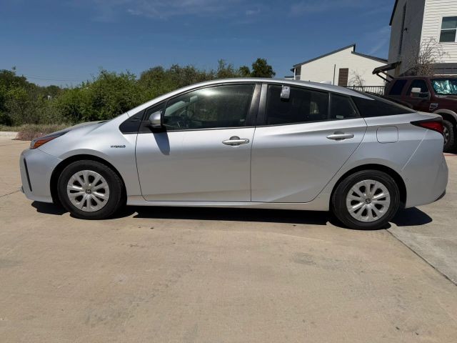 Toyota Prius Vehicle Full-screen Gallery Image 03