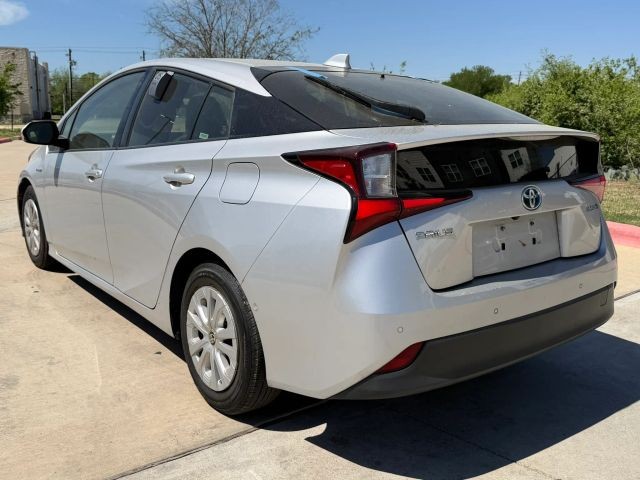 Toyota Prius Vehicle Full-screen Gallery Image 04