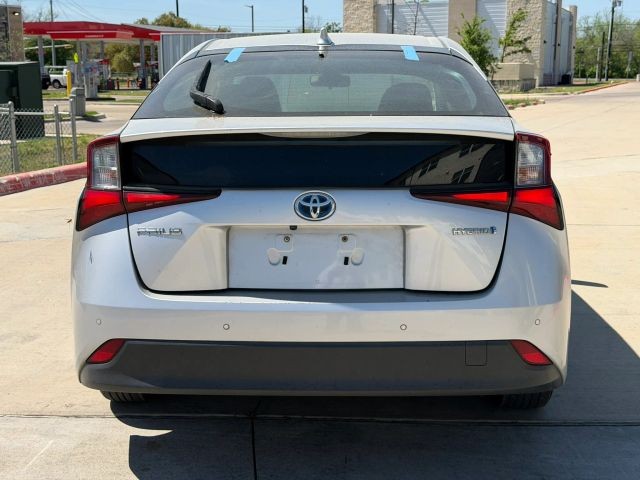 Toyota Prius Vehicle Full-screen Gallery Image 05