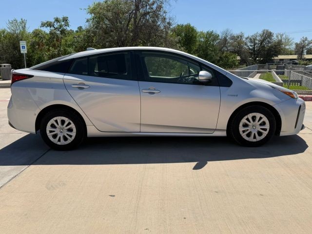 Toyota Prius Vehicle Full-screen Gallery Image 07