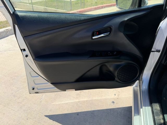 Toyota Prius Vehicle Full-screen Gallery Image 10