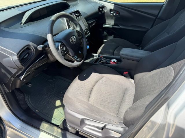 Toyota Prius Vehicle Full-screen Gallery Image 11