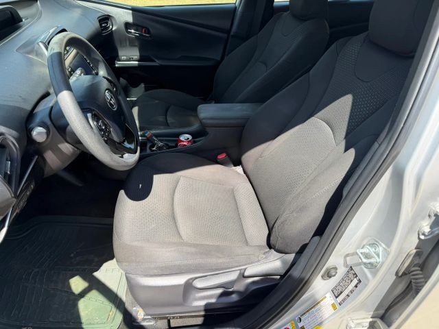 Toyota Prius Vehicle Full-screen Gallery Image 12