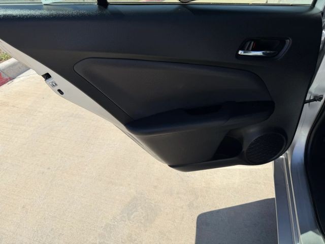 Toyota Prius Vehicle Full-screen Gallery Image 15