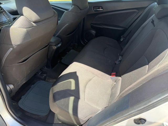 Toyota Prius Vehicle Full-screen Gallery Image 16