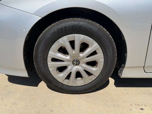 Toyota Prius Vehicle Full-screen Gallery Image 20