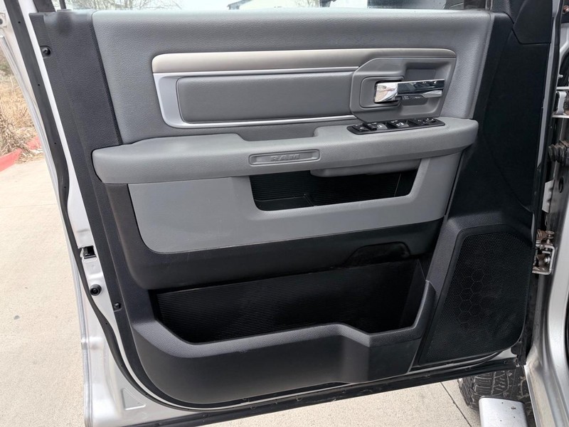 Ram 2500 Vehicle Full-screen Gallery Image 09