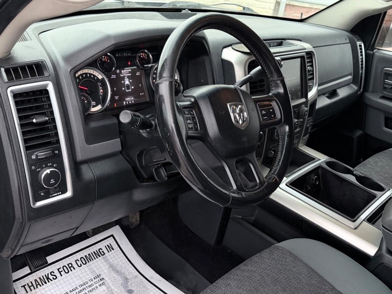 Ram 2500 Vehicle Full-screen Gallery Image 10